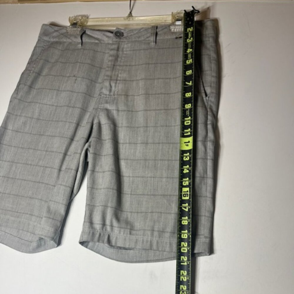 Travis Mathew Activewear Golf Gray Striped Lightweights Shorts Sz 32 - Picture 4 of 6